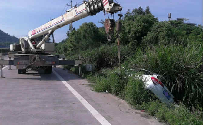 绥阳重载吊车救援 绥阳重载吊车救援